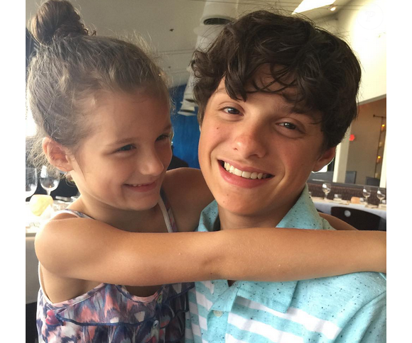 Caleb Logan Bratayley et sa petite soeur / photo postée sur le compte Instagram de la famille.