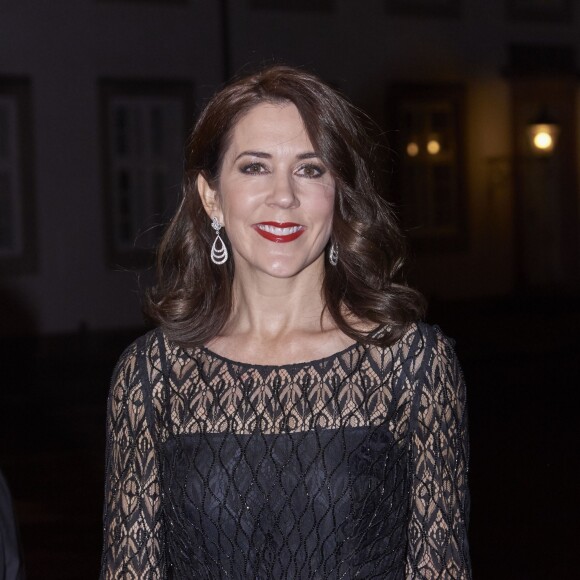 La princesse Mary de Danemark arrive à un concert et à un dîner en l'honneur du secteur du tourisme au palais de Fredensborg, le 10 novembre 2015.