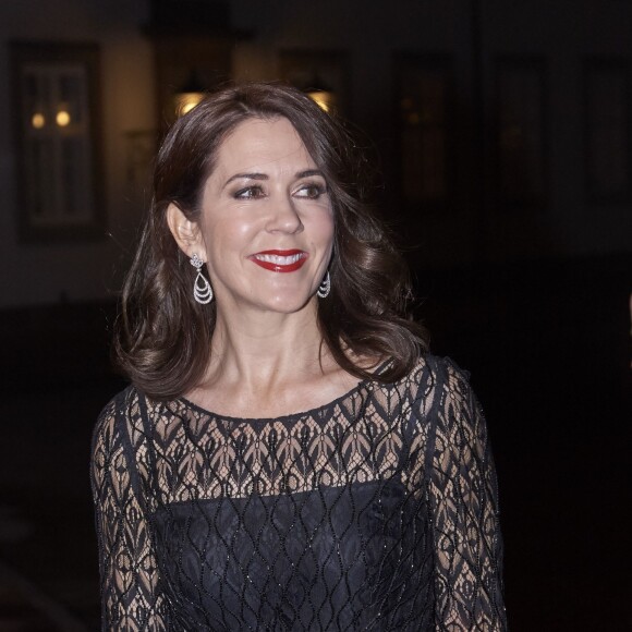 La princesse Mary de Danemark arrive à un concert et à un dîner en l'honneur du secteur du tourisme au palais de Fredensborg, le 10 novembre 2015.