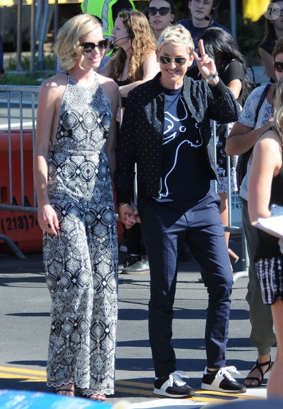 Ellen DeGeneres et sa femme Portia de Rossi à la cérémonie des Teen Choice Awards 2015 à Los Angeles, le 16 août 2015.