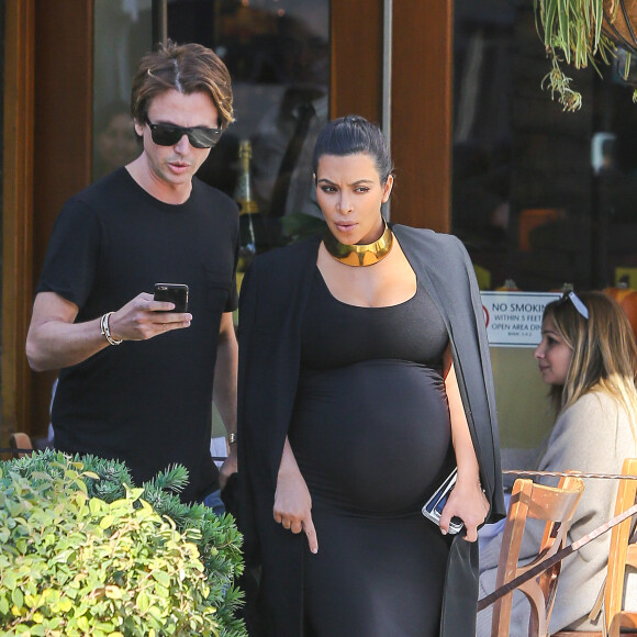 Kim Kardashian, enceinte de son deuxième enfant, à Los Angeles le 9 novembre 2015.