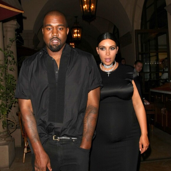 Kim Kardashian (enceinte) et son mari Kanye West à Beverly Hills le 20 octobre 2015.