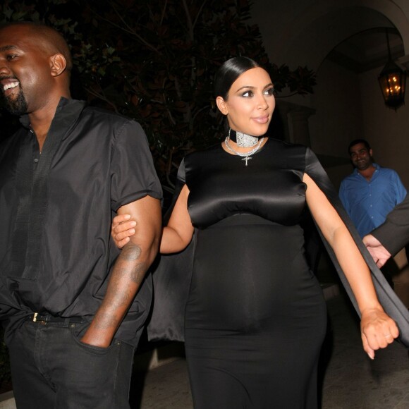 Kim Kardashian (enceinte) et son mari Kanye West à Beverly Hills le 20 octobre 2015.