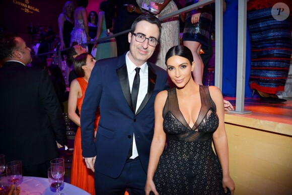 John Oliver et Kim Kardashian à New York le 21 avril 2015.