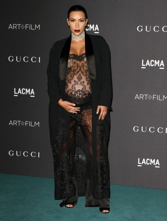 Kim Kardashian, enceinte, assiste au gala Art+Film 2015 du LACMA. Le 7 novembre 2015.