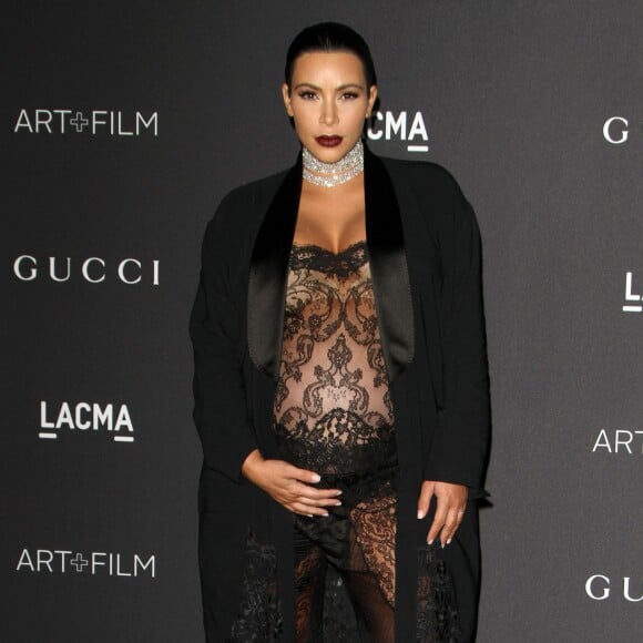 Kim Kardashian, enceinte, assiste au gala Art+Film 2015 du LACMA. Le 7 novembre 2015.