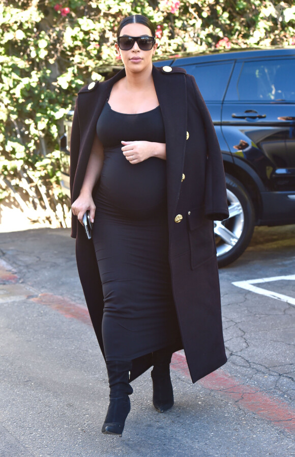 Kim Kardashian, enceinte, à Beverly Hills, le 5 novembre 2015.