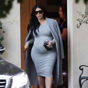 Kim Kardashian, enceinte, à Woodland Hills, le 30 novembre 2015.