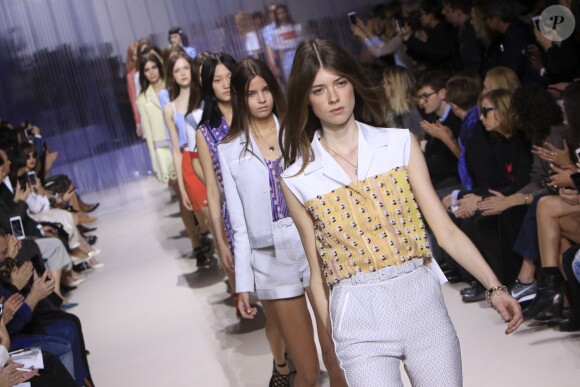 Défilé de mode "Carven" prêt-a-porter printemps-été 2016 "Carven" à Paris le 1 octobre 2015.  "Carven" summer/spring 2016 Ready-to-Wear Fashion Collection Presented in Paris during the fashion week in Paris. On october 1 2015.02/10/2015 - Paris