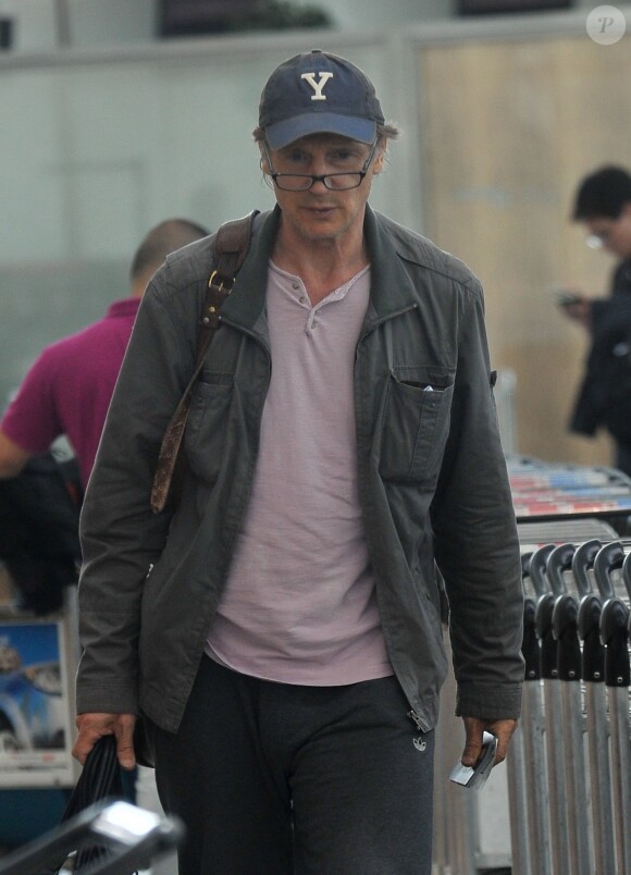 Exclusif - Liam Neeson à l'aéroport d'Heathrow à Londres, le 5 juin 2015.