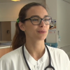 La jolie Marine Lorphelin, en quatrième année de médecine, lors de son stage aux urgences du Centre de la Polynésie française.