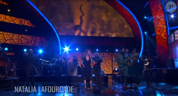 Natalia Lafourcade sur la scène de la 16e cérémonie des Latin Grammy Awards, le 19 novembre 2015.