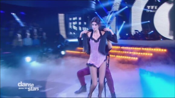 Sophie Vouzelaud et Maxime Dereymez dans Danse avec les stars 6, sur TF1, le 21 novembre 2015.