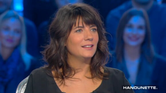 Estelle Denis revient sur la demande en mariage de Raymond Domenech en 2008, en direct à la télévision.
