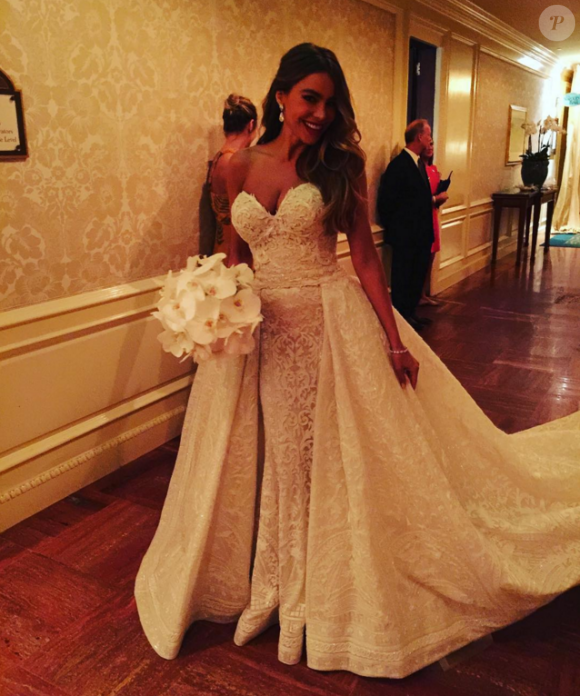 Sofia Vergara dans sa robe de grand couturier, à l'hôtel The Breakers Resort, à Palm Beach en Floride, le dimanche 22 novembre 2015.