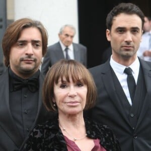 Danièle Evenou et ses fils Frédéric et Jean-Baptiste aux obsèques de George Fillioud, à Paris, en septembre 2011