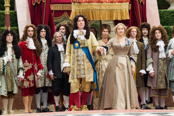 Alan Rickman, dans le rôle de Louis XIV, et Kate Winslet dans "Les jardins du Roi", en 2015.