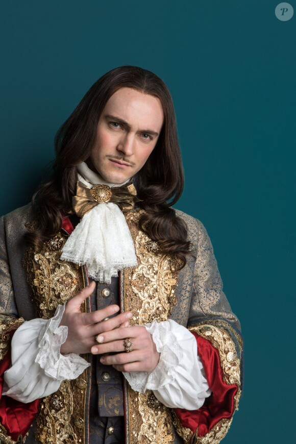 George Blagden en Louis XIV dans la série "Versailles", en novembre 2015 sur Canal+.
