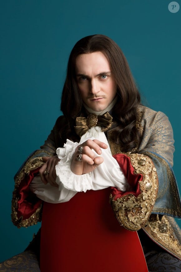 George Blagden en Louis XIV dans la série "Versailles", en novembre 2015 sur Canal+.