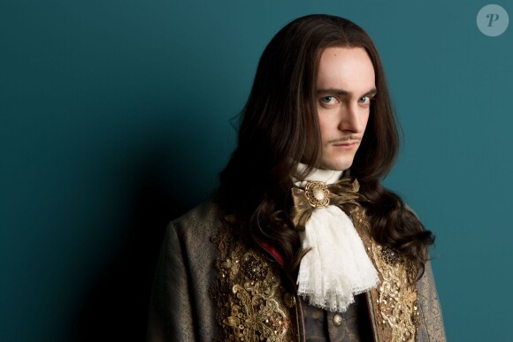 George Blagden en Louis XIV dans la série "Versailles", en novembre 2015 sur Canal+.