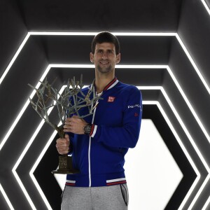 Novak Djokovic, vainqueur du BNP Paribas Masters à l'AccorHotels Arena de Paris, le 8 novembre 2015