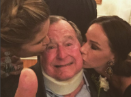 George W.H. Bush : Un baiser des jumelles Bush, le sourire retrouvé à 91 ans