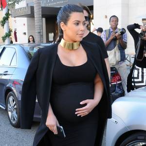 Kim Kardashian enceinte est allée déjeuner avec son ami Jonathan Cheban au restaurant ‘La Scala' à Beverly Hills. Ils retrouvent Larsa Pippen plus tard dans la journée. Le 9 novembre 2015