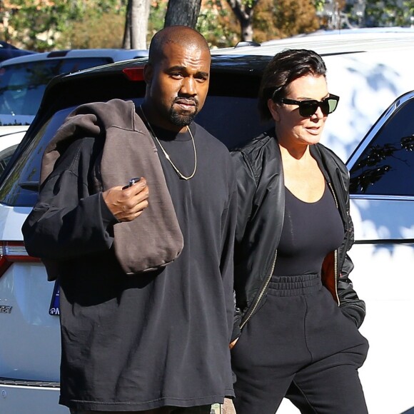 Exclusif - Kris Jenner et son compagnon Corey Gamble se baladent avec Kanye West à Calabasas le 7 novembre 2015. Au lendemain de l'anniversaire des 60 ans de Kris.