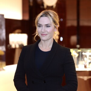L'actrice Kate Winslet assiste à l'inauguration de la première boutique de la marque Longines à Londres, au 411 Oxford Street. Le 24 novembre 2015.