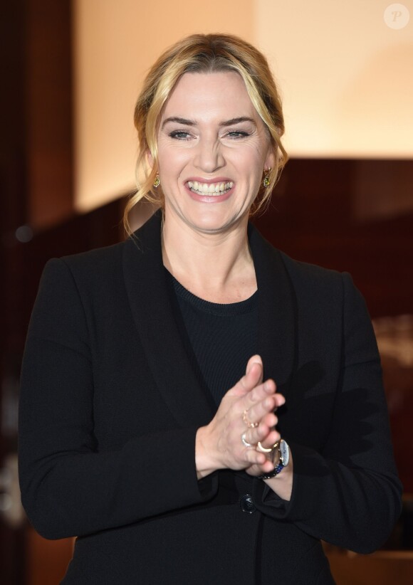 Kate Winslet assiste à l'inauguration de la première boutique de la marque Longines à Londres, au 411 Oxford Street. Le 24 novembre 2015.