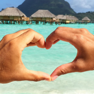 Marine Lorphelin passe un week-end de rêve à Bora Bora avec son amoureux. Novembre 2015.