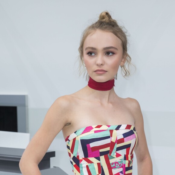 Lily-Rose Depp - Photocall au défilé de mode "Chanel", collection prêt-à-porter printemps-été 2016, au Grand Palais à Paris le 6 Octobre 2015