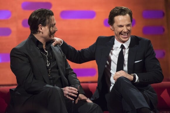 Johnny Depp et Benedict Cumberbatch au Graham Norton Show à Londres le 27 novembre 2015.