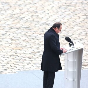 François Hollande - Hommage national aux victimes des attentats de Paris, Cour d'Honneur de l'Hôtel national des Invalides le 27 novembre 2015.