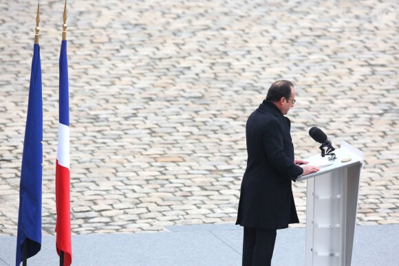 François Hollande - Hommage national aux victimes des attentats de Paris, Cour d'Honneur de l'Hôtel national des Invalides le 27 novembre 2015.