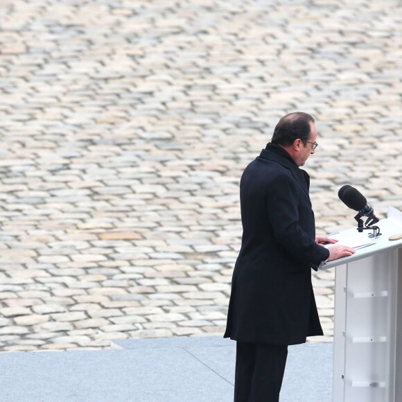 François Hollande - Hommage national aux victimes des attentats de Paris, Cour d'Honneur de l'Hôtel national des Invalides le 27 novembre 2015.