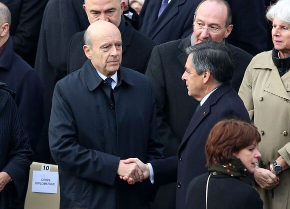 Alain Juppé et François Fillon - Hommage national aux victimes des attentats de Paris, Cour d'Honneur de l'Hôtel national des Invalides le 27 novembre 2015.