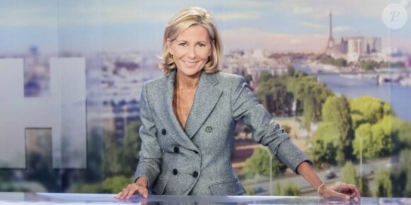 Claire Chazal, sur le plateau du JT de TF1.
