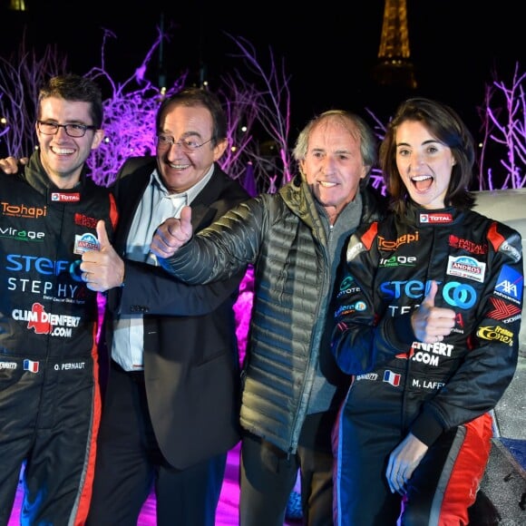 Jean-Pierre Pernaut et son fils Olivier Pernaut, Jacques Laffite et sa fille Margot Laffite lors de la présentation de la nouvelle voiture du prochain Trophée Andros de l'équipe à Paris le 26 novembre 2015, sur un bateau-mouche © Lionel Urman