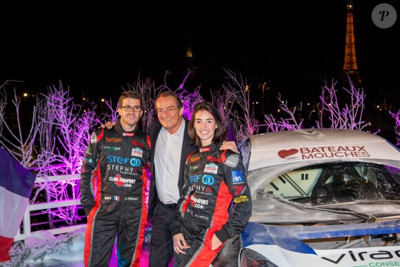 Olivier Pernaut, Jean-Pierre Pernaut et Margot Laffite lors de la présentation de leur voiture pour le Trophée Andros à bord des Bateaux-Mouches à Paris, le 26 novembre 2015