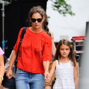 Katie Holmes emmène sa fille Suri Cruise sur le tournage de son nouveau film "All We Had" à New York, le 24 août 2015.