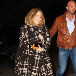 La chanteuse Adele est allée dîner au restaurant "Spotted Pig" dans le quartier de West Village à New York. Le 18 novembre 2015 © CPA