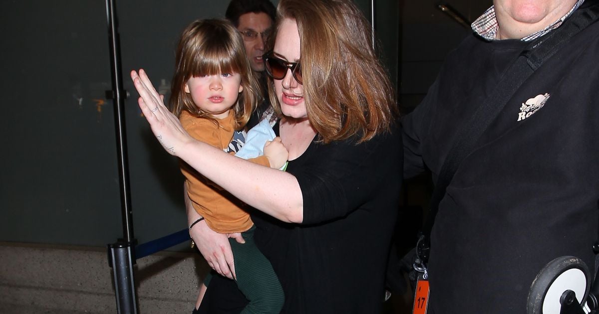Son Fils Adèle Van Reeth Et Son Mari La chanteuse Adele et son fils Angelo Konecki arrivent à l'aéroport LAX