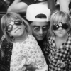 John Stamos et les jumelles Mary-Kate et Ashley Olsen - Photo publiée le 1er décembre 2015 suite au mariage de Mary-Kate