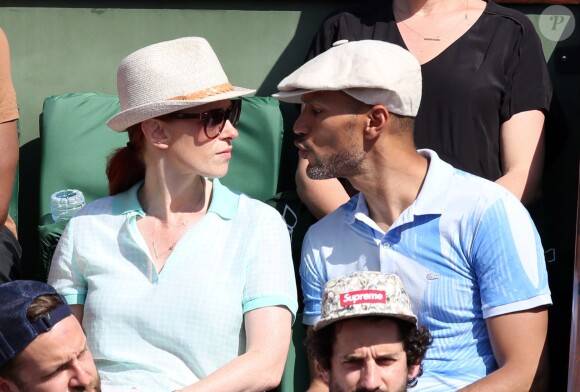 Audrey Fleurot et son nouveau compagnon Djibril Glissant assistent à la finale dame lors des Internationaux de France de tennis de Roland Garros à Paris le 7 juin 2014.
