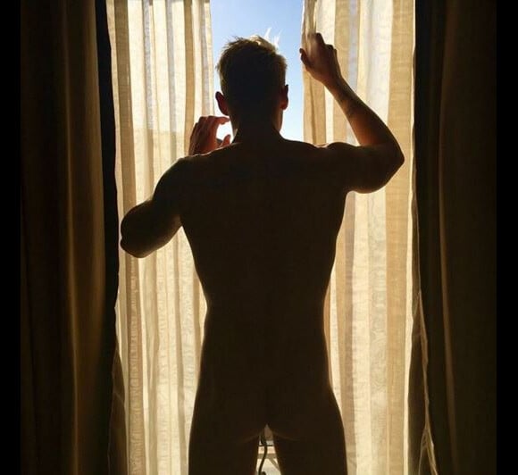 Baptiste Giabiconi les fesses à l'air sur Instagram, le 2 décembre 2015