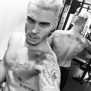 Baptiste Giabiconi en mode selfie sur Instagram. Novembre 2015