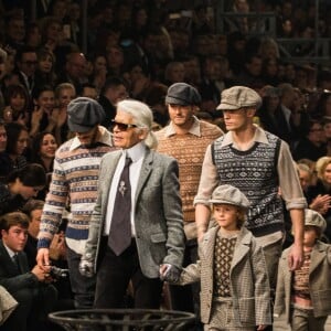 Karl Lagerfeld et Baptiste Giabiconi présentation de la collection Chanel Métiers d'Art Paris-Rome aux studios Cinecitta à Rome, le 1er décembre 2015