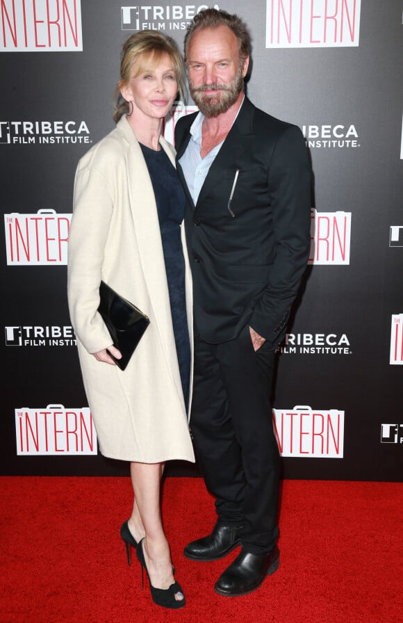 Sting et sa femme Trudie Styler à la première de 'The Intern' au Ziegfeld Theatre à New York, le 21 septembre 2015