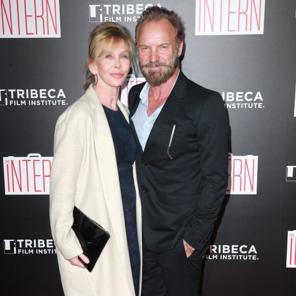 Sting et sa femme Trudie Styler à la première de 'The Intern' au Ziegfeld Theatre à New York, le 21 septembre 2015